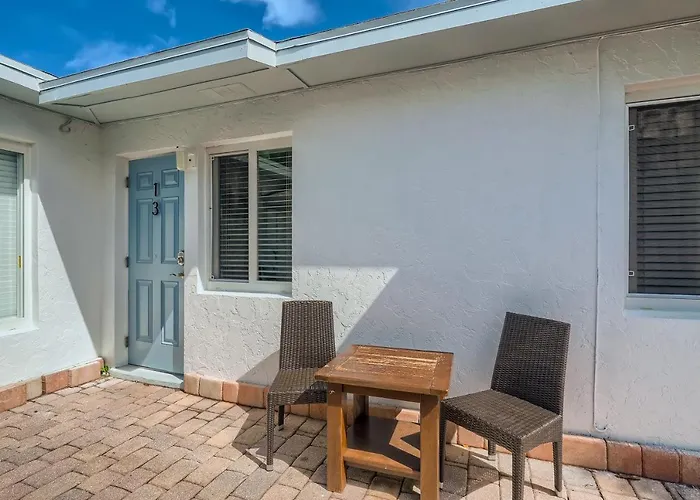 Sii 1 Bedroom Tropical Gem!