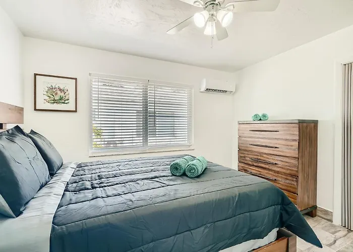 Sii 1 Bedroom Tropical Gem!