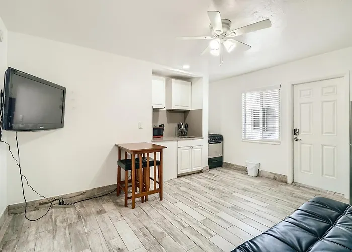 Sii 1 Bedroom Tropical Gem!
